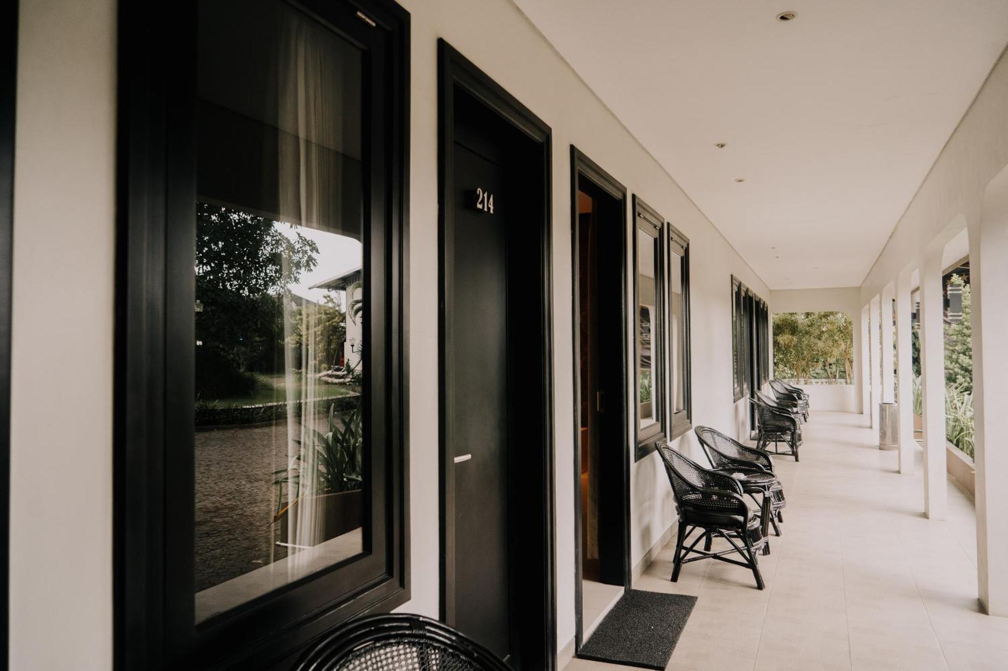 New Surya Hotel Banyuwangi  Eksteriør billede