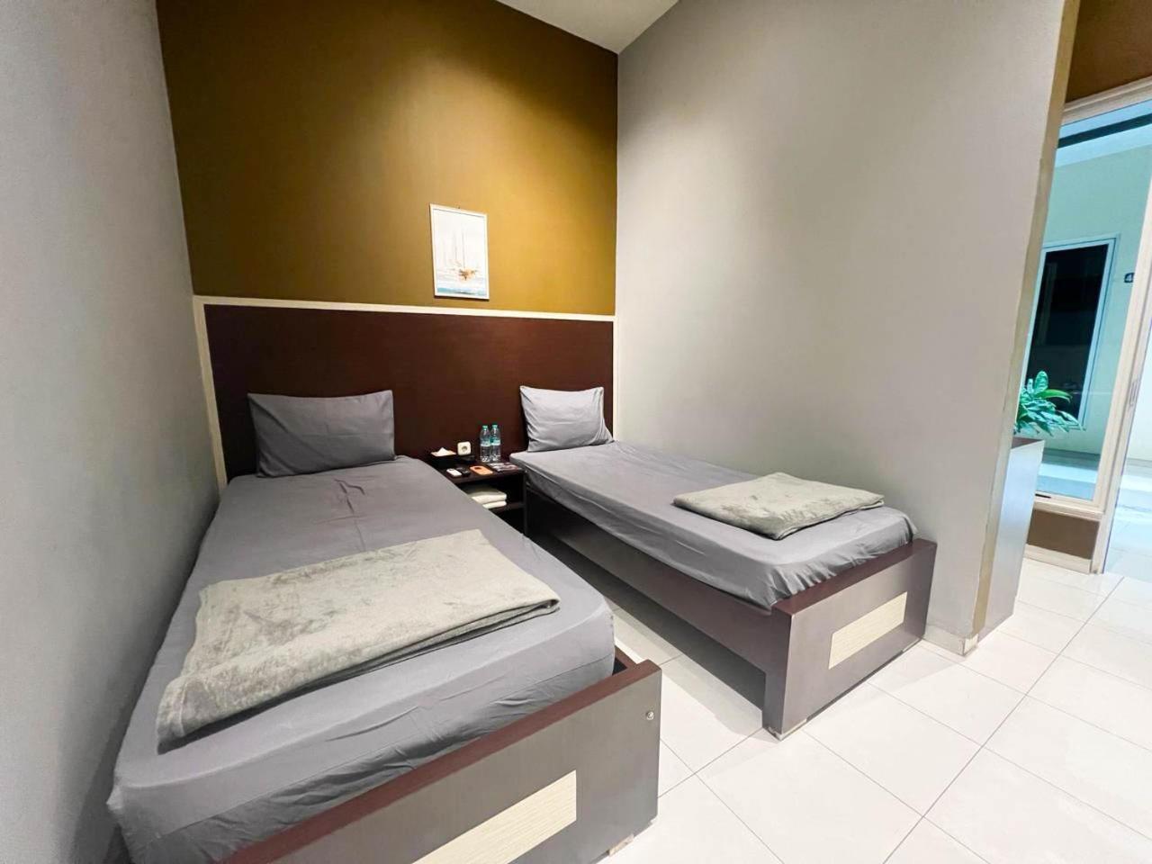 New Surya Hotel Banyuwangi  Eksteriør billede